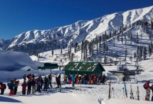 Skiing courses in gulmarg